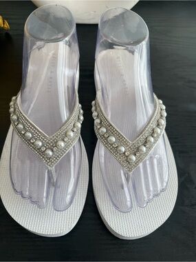 Kelly & Katie Pearl Rhinestone Platform Flip Flop Sandals White Size 8